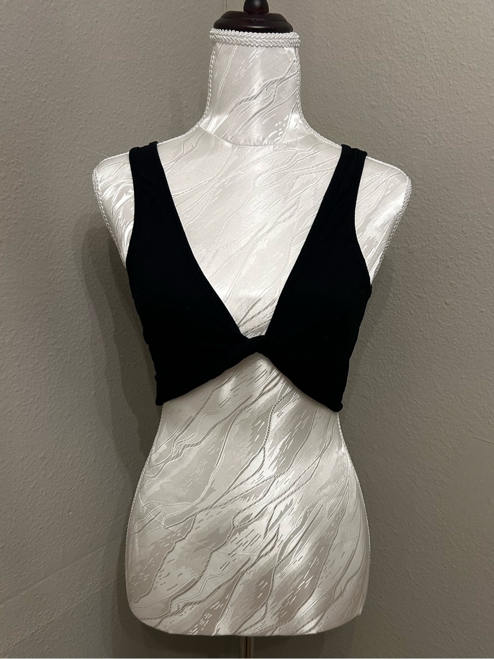 SHEIN Black Twist-Front Crop Tank Top